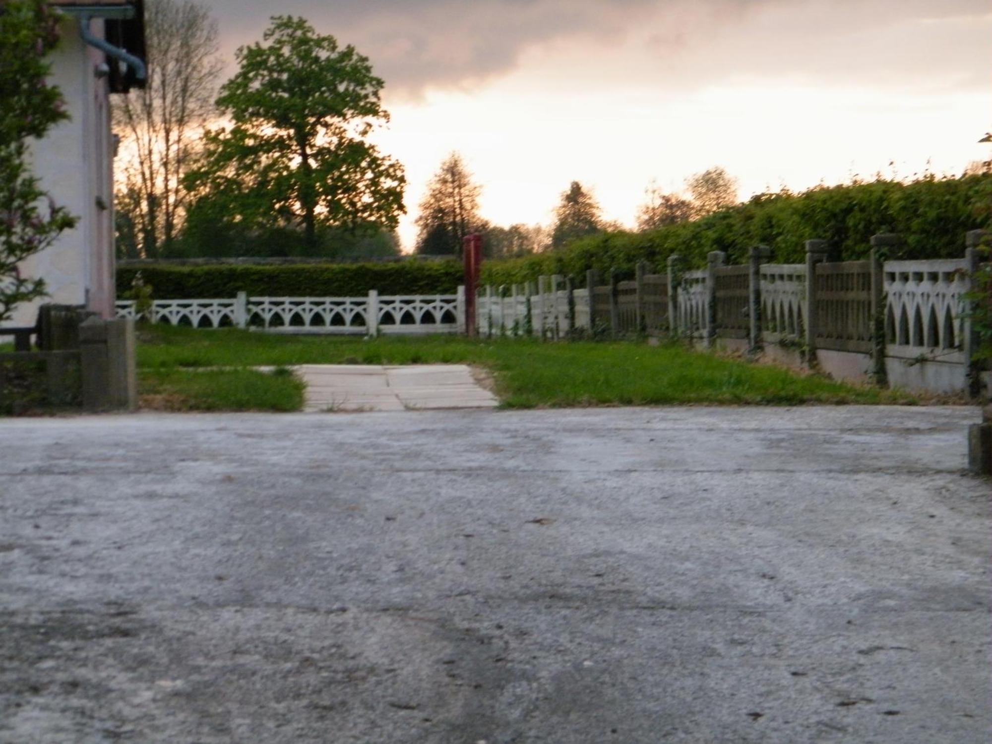 L'Arra De La Roseraie Bonnebosq Bagian luar foto